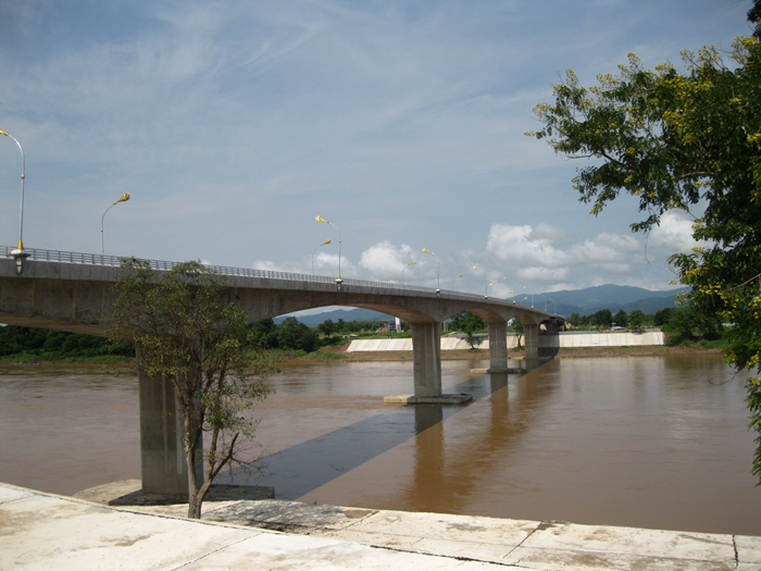 中国-泰国-老挝 湄公河大桥 (1)_副本.jpg